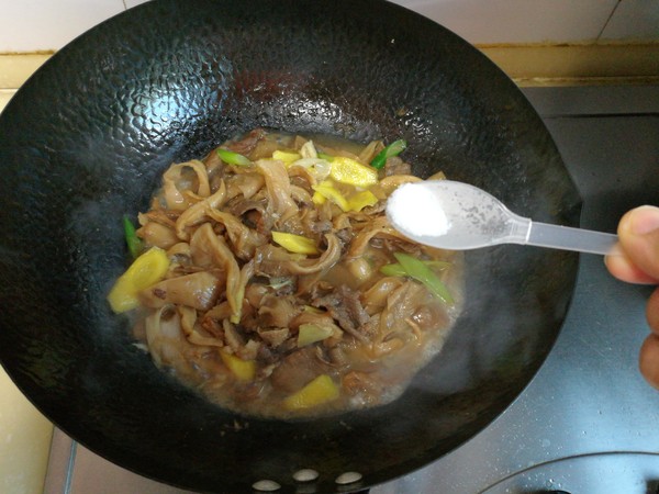 Stir-fried Pork with Phoenix Mushroom recipe