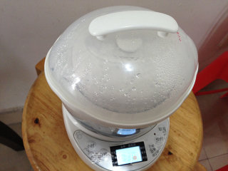 【lotus Seeds and Lily Stewed Lean Meat】----moisturizing Soup recipe