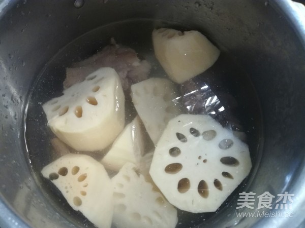 Tube Bone Lotus Root Soup recipe