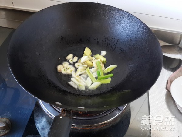 Stir-fried Crab with Green Onion and Ginger recipe