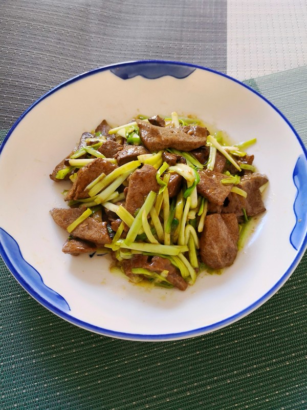 Stir-fried Garlic Sprouts with Pork Liver recipe