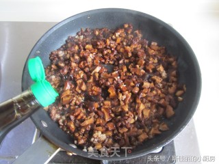 Spinach Noodles with Mushroom Meat Sauce recipe