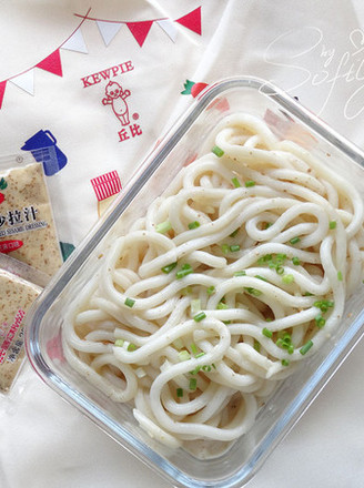Udon Noodles with Salad Dressing
