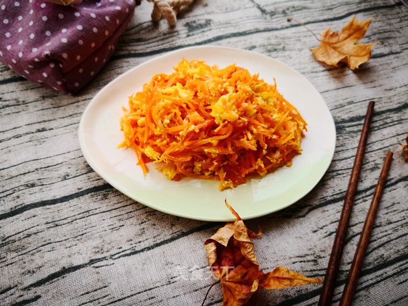 Scrambled Eggs with Salted Carrots recipe