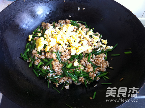 Fried Rice with Leek Moss and Egg recipe