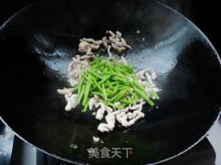 Stir-fried Shredded Pork with Amaranth Stem recipe