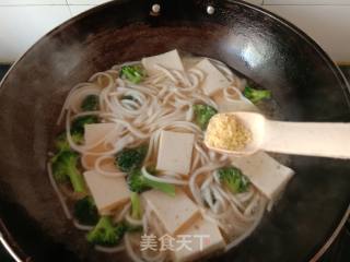 Broccoli Fish Cake Boiled Rice Noodles recipe