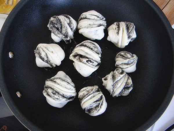 Black Sesame Brine Omelette recipe