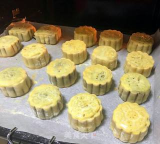 Cantonese-style Lotus Paste and Egg Yolk Mooncakes recipe