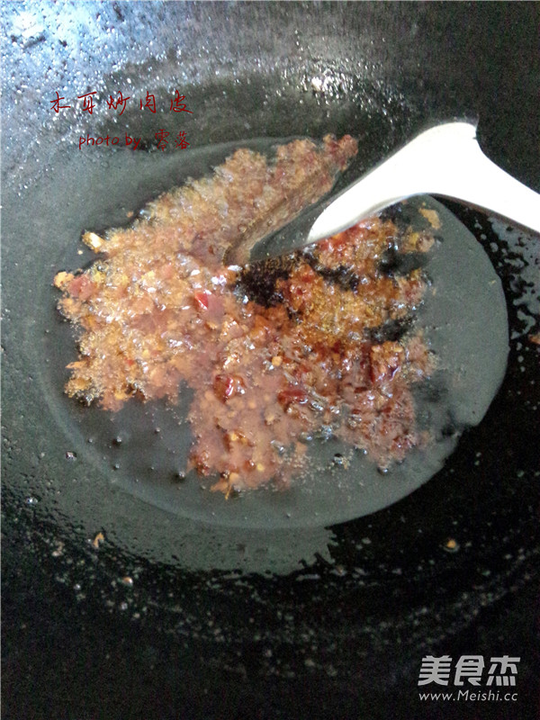 Fried Pork Skin with Fungus recipe