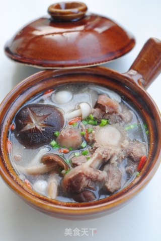 【oxtail Fresh Mushroom Soup Pot】——enriching Blood and Kidney, Strengthening Muscles and Bone recipe