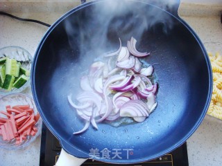 Spiral Pasta with Tomato Sauce recipe