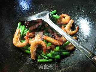 Fried Kewei Shrimp with Plum Beans recipe