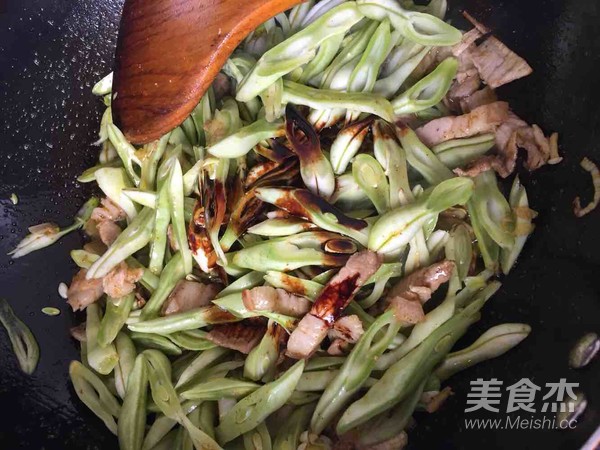 Braised Noodles with Beans in Iron Pot recipe