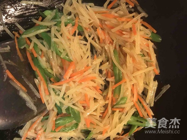 Spring Cake Roll Shredded Potatoes recipe