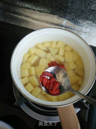 Stewed Wolfberry with Apple and Rock Sugar recipe