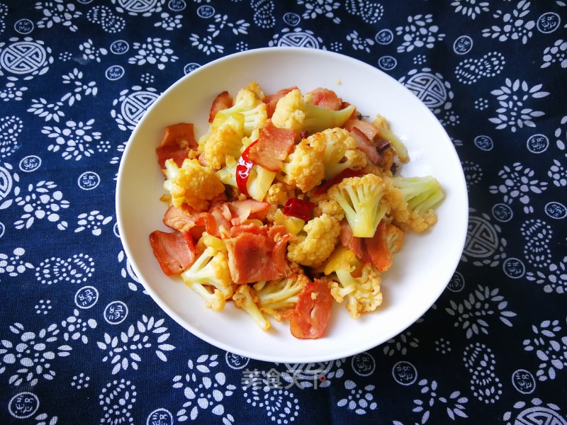 #团圆饭# Stir-fried Cauliflower with Bacon recipe