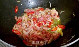 Stir-fried Shredded Pork with Parsley and Bean Curd recipe