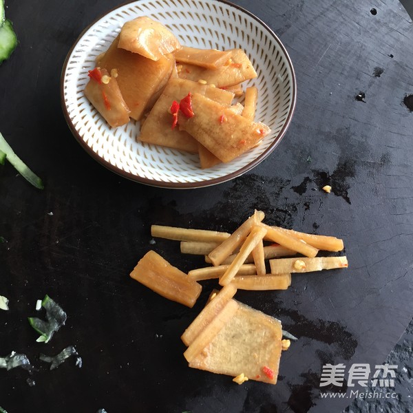 Xiangxi Sour Radish Cold Noodles recipe