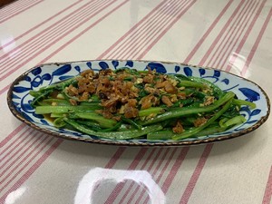 Lettuce with Tempeh and Dace in Oil recipe