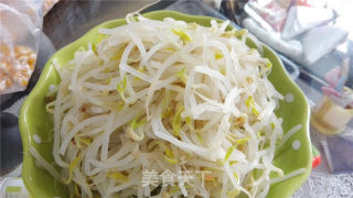 Noodles with Green Pepper Shredded Pork recipe