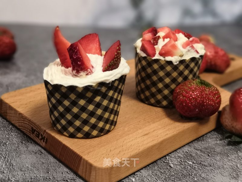 Strawberry Cream Cup Cake recipe