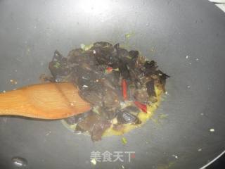 Scrambled Eggs with Fungus recipe