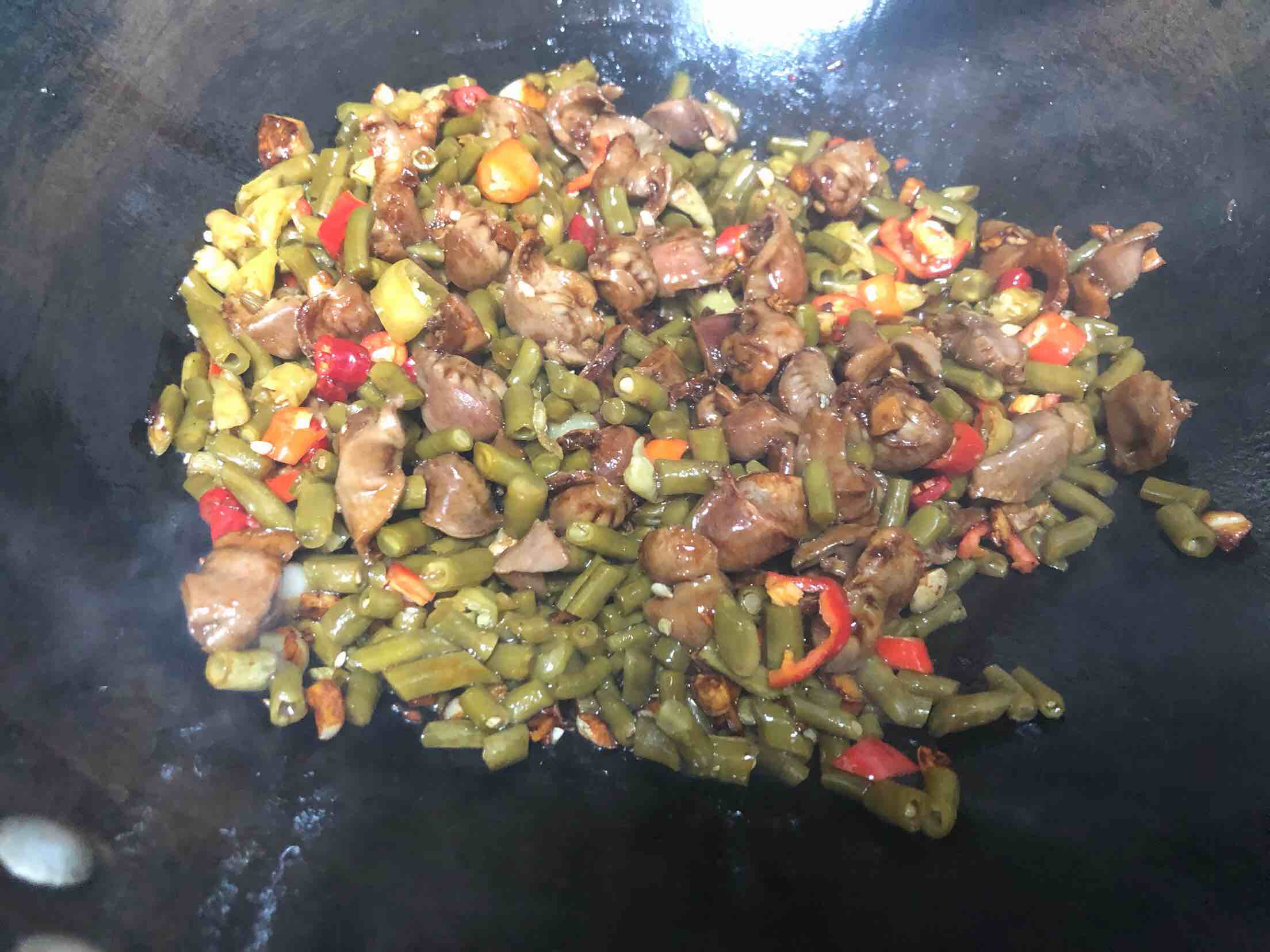 Stir-fried Chicken Gizzards with Sour Cowpeas recipe