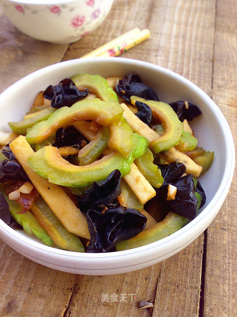 Fried Bitter Gourd with Yam and Cloud Ears recipe