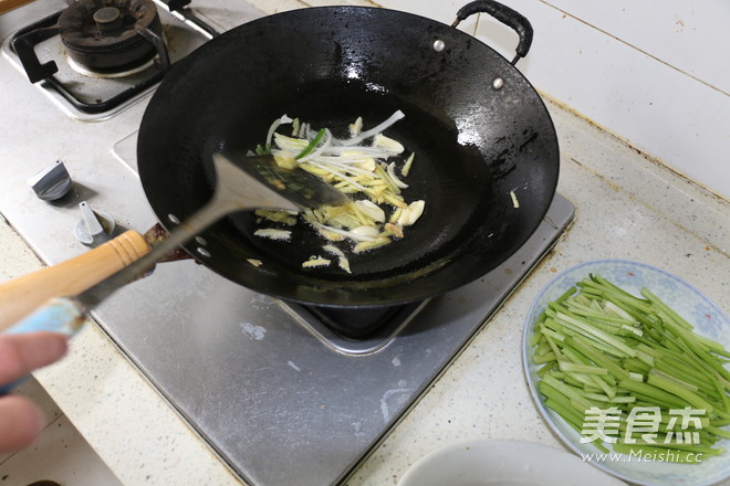 Stir-fried Chicken Breast with Celery-the Practice of Weight Loss Period recipe