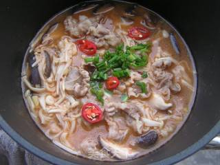 Replicate A Famous Sichuan and Hunan Dish in Ten Minutes-sour Soup Golden Needle Fat Beef recipe