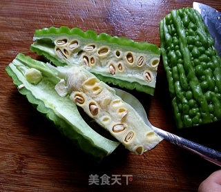 Stir-fried Bitter Gourd with New Garlic recipe