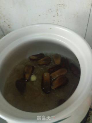 White Fungus and Lotus Seed Soup recipe