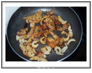 Stir-fried Pork Skin with Chives recipe