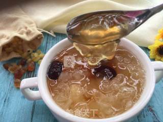 Peach Gum White Fungus Soup recipe