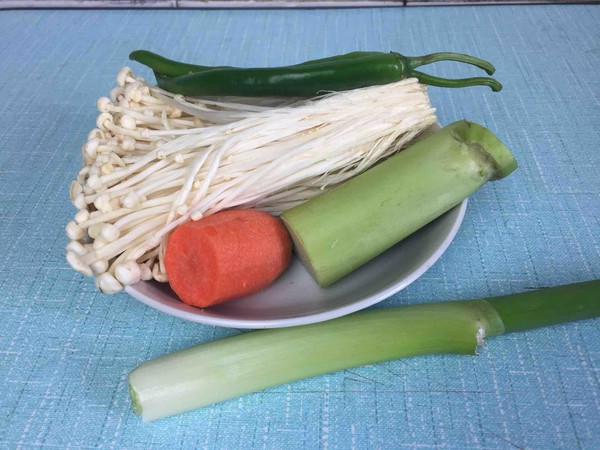 Enoki Mushrooms Mixed with Green Onions recipe