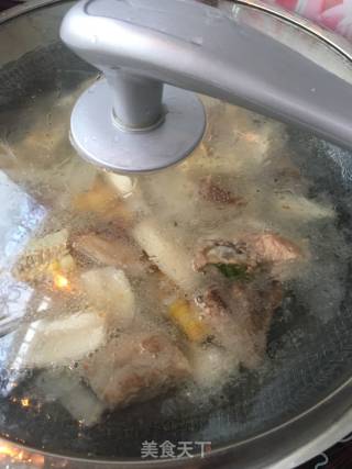 Stewed Pork Ribs with Corn Lotus Root recipe