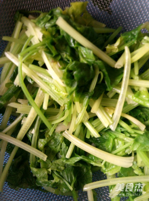 Stir-fried Celery with Pen Tube recipe