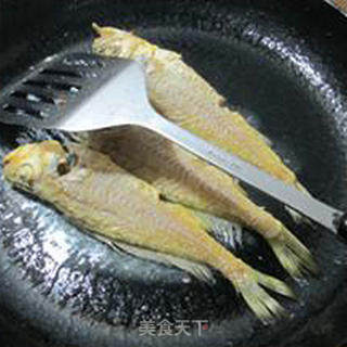 Sweet and Sour Yellow Croaker recipe