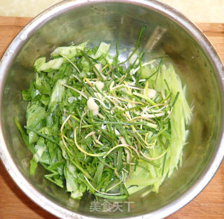 Spicy Shell Wild Onion Mixed with Lettuce recipe