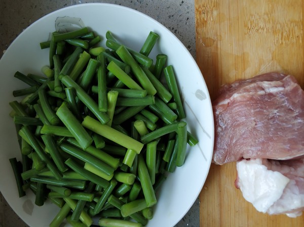 Stir-fried Pork with Garlic Stalks and Meals recipe