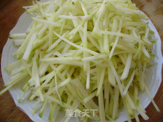 Homemade Small Stir-fried Potato Shreds and Pepper Shreds recipe
