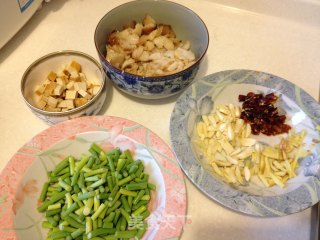 Stir-fried Bacon with Sand Tea and Garlic Moss recipe