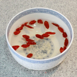 Make A Good Soup for The Family with Heart ----- Stewed Chicken with Matsutake recipe