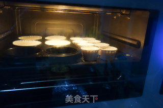 Strawberry Sponge Bean Paste Decorated Cupcakes recipe