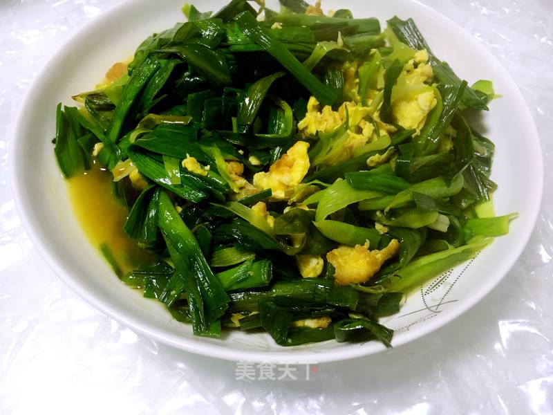 Fried Eggs with Garlic recipe