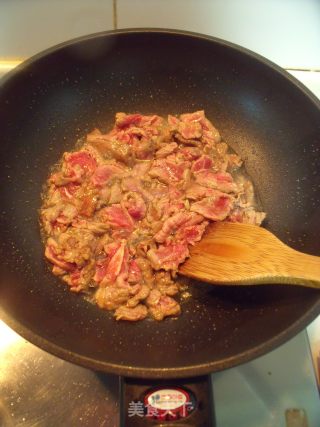 Ten Minutes of Fast Hand-preserving Lettuce-----beef in Oyster Sauce recipe