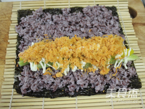 Salmon Seaweed Rice Roll recipe