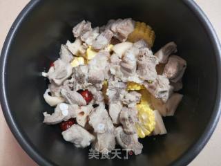 Lotus Root and Corn Pork Ribs Soup recipe