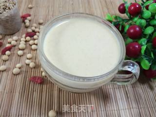 Oatmeal and Wolfberry Soy Milk recipe